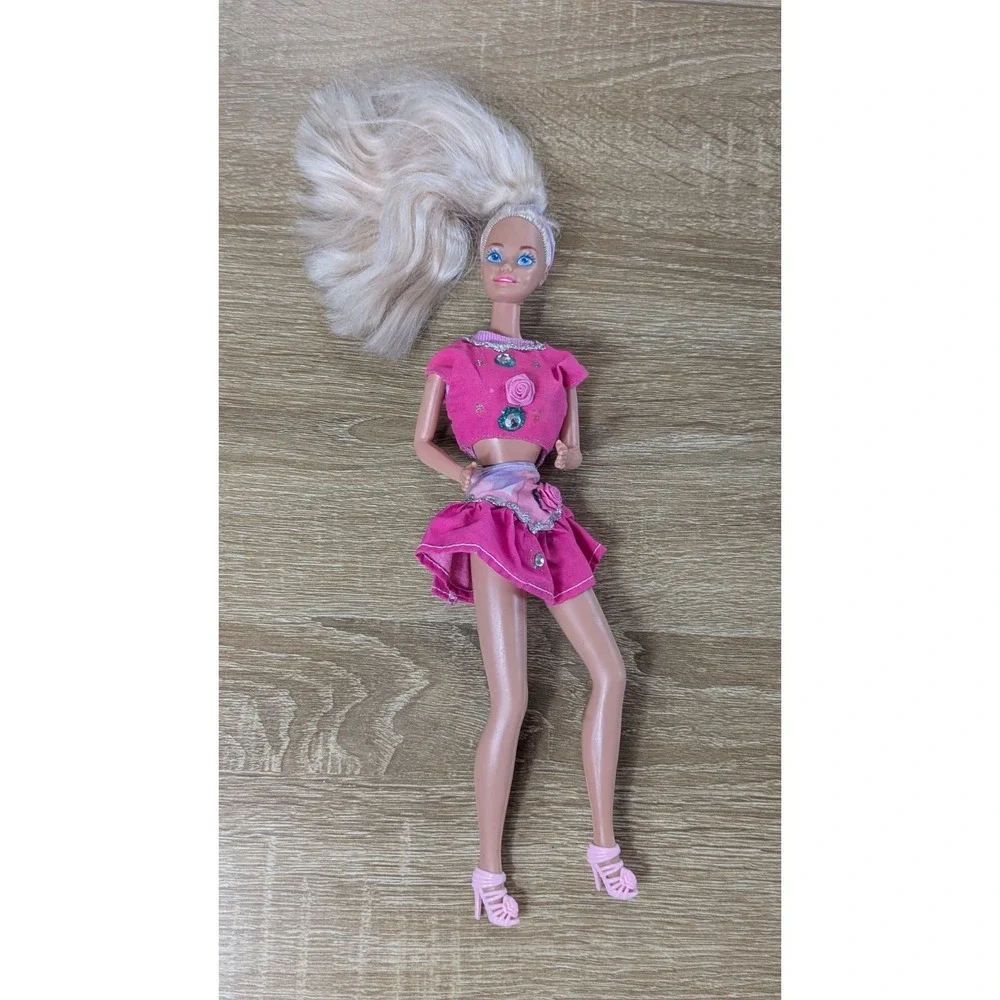 Vintage 1976 Mattel Twist n Turn Barbie Doll Blond Hair Blue Eyes Bend